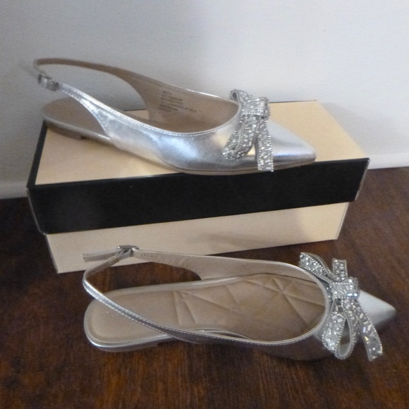 BCBGenerations SILVER KATLY SHOES sz-7 NIB POINTY FLATS - Picture 7 of 11